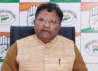 हर दिन 3 किसान आत्महत्या करते थे कभी रमन सिंह ने उन किसानों के आत्माओं के बारे में सोचा क्या?