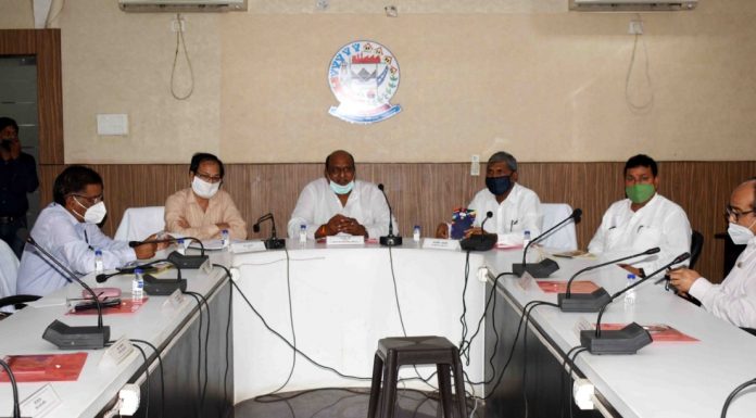 सड़कों के मरम्मत एवं निर्माण कार्य को औद्योगिक प्रतिष्ठान व सार्वजनिक उपक्रम शीघ्रता से पूर्ण करें – जयसिंह अग्रवाल Jaisingh Agrawal