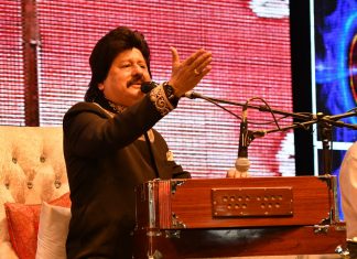 ’निकलो ना बेनकाब ,जमाना खराब है’ : मॅास्क को अपने जीवन का जरूरी हिस्सा बनाएं