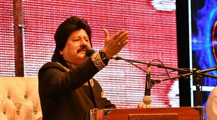 ’निकलो ना बेनकाब ,जमाना खराब है’ : मॅास्क को अपने जीवन का जरूरी हिस्सा बनाएं