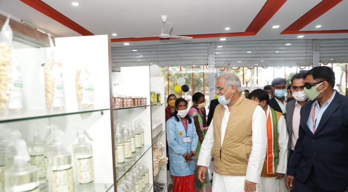 जशपुर की वादियों में बिखरी मधुकम की खुशबू