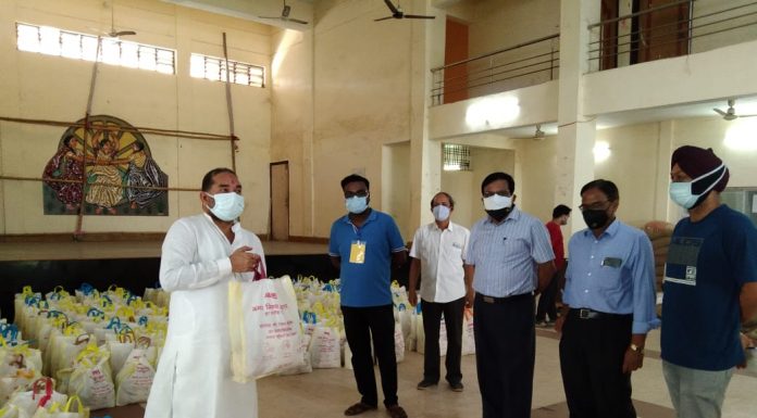 रायपुर और बिलासपुर के सभी वार्डो में जरूरतमंद परिवारों को राशन का वितरण