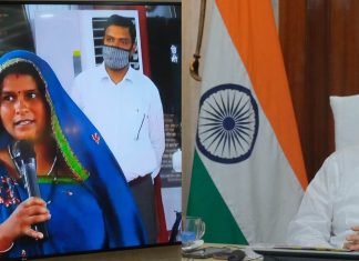 गोबर बेचकर संतोषी बाई ने कमाया एक लाख रुपये, बच्चों की पढ़ाई और कर्ज चुकाने में किया खर्च
