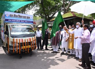 मुख्यमंत्री श्री बघेल ने जल जीवन मिशन प्रचार वाहनों को हरी झंडी दिखाकर किया रवाना