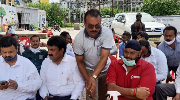 इन मांगों को लेकर बस आपरेटरों ने किया प्रदर्शन