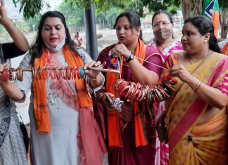 मंत्री कवासी लखमा के बयान पर भड़की भाजपा महिला मोर्चा ने किया प्रदर्शन