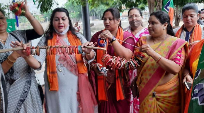 मंत्री कवासी लखमा के बयान पर भड़की भाजपा महिला मोर्चा ने किया प्रदर्शन