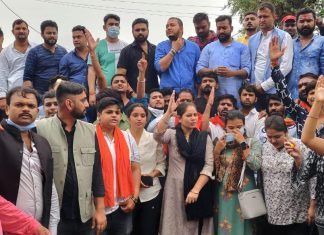 चंदूलाल चंद्राकर मेडिकल कॉलेज के अधिग्रहण के खिलाफ भाजयुमों ने फूंका सीएम का पुतला