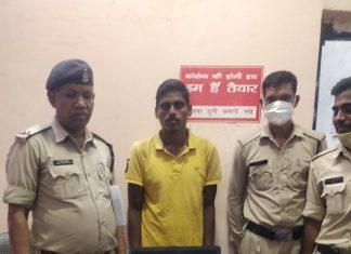 मोबाइल दुकानों में सेंधमारी करने वाले शातिर चोर को पुलिस ने पकड़ा