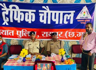 अब ग्रामीण क्षेत्रों में यातायात नियमों को लेकर लोगों को जागरूक कर रही पुलिस