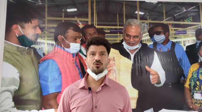 डेनेक्स गारमेंट से महिलाए हो रही आत्मनिर्भर