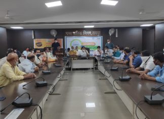 महापौर एजाज ढेबर ने ली गोलबाजार के व्यापारियों की बैठक