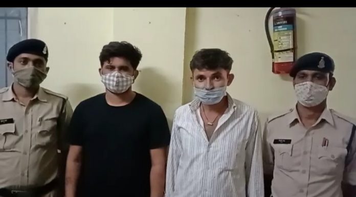 ज्वेलरी शॉप में चोरी करने वाले एक आरोपी और खरीददार को पुलिस ने किया गिरफ्तार