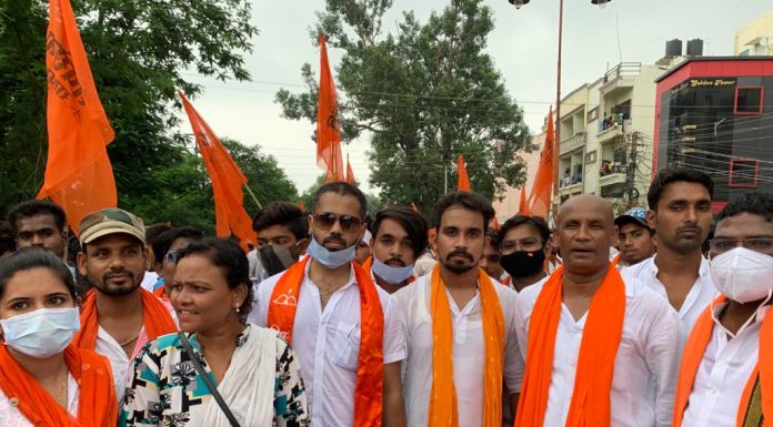 शिव सेना ने नगर निगम का किया घेराव