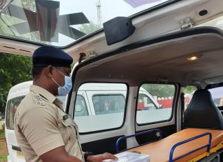 यातायात पुलिस ने जिले के एंबुलेंस की जांच के लिए लगाया शिविर