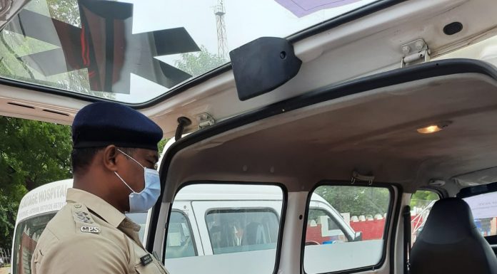 यातायात पुलिस ने जिले के एंबुलेंस की जांच के लिए लगाया शिविर