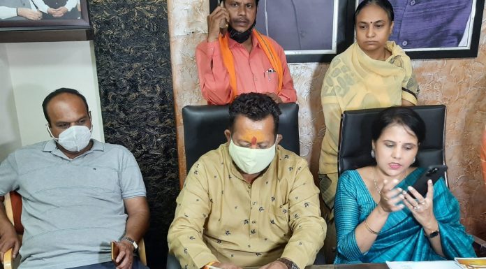 भाजपा पार्षद दल ने इस मांग को लेकर निगम आयुक्त को सौंपा ज्ञापन