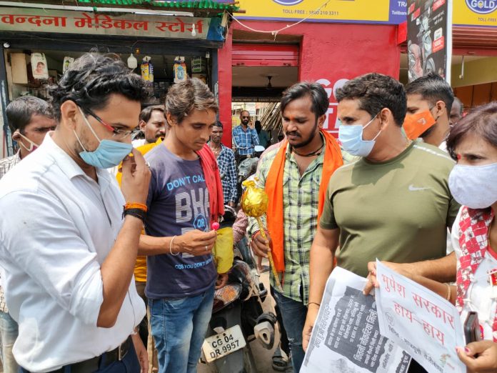 Unique demonstration of BJYM in protest against not giving unemployment allowance of Rs 2500 to youth