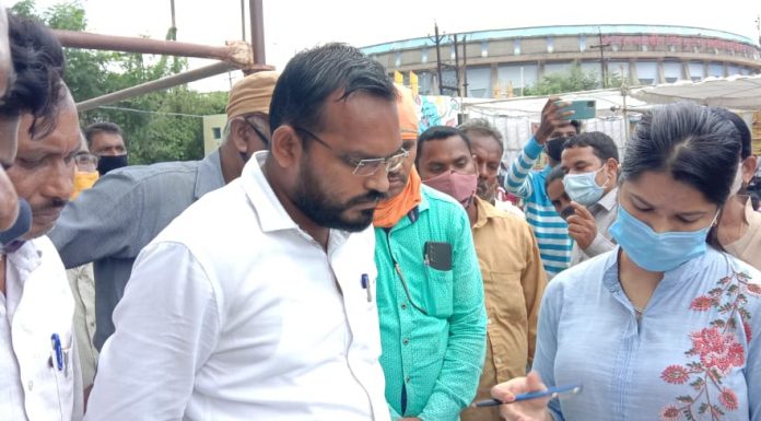 चिटफंड निवेशकों के तत्काल भुगतान की मांग पर धरना प्रदर्शन