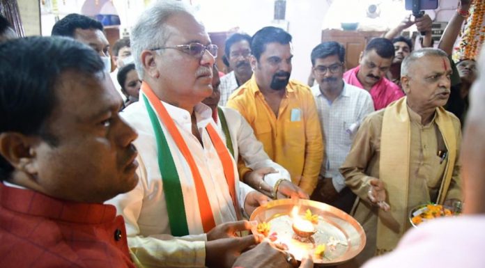 मुख्यमंत्री श्री बघेल ने मां दंतेश्वरी मंदिर में पूजा-अर्चना कर प्रदेश की सुख-समृद्धि की कामना की