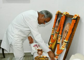 मुख्यमंत्री ने पूर्व प्रधानमंत्री श्रीमती इंदिरा गांधी को उनकी पुण्य तिथि और सरदार वल्लभ भाई पटेल को उनकी जयंती पर किया नमन