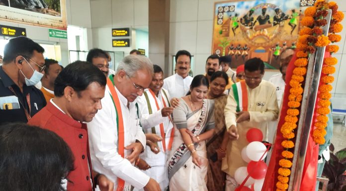 मुख्यमंत्री श्री बघेल ने किया मां दन्तेश्वरी एयरपोर्ट में लगेज कन्वेयर बेल्ट का शुभारंभ