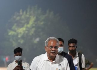 मुख्यमंत्री ने लालबाग मैदान में हाई मास्ट लाइट का लोकार्पण