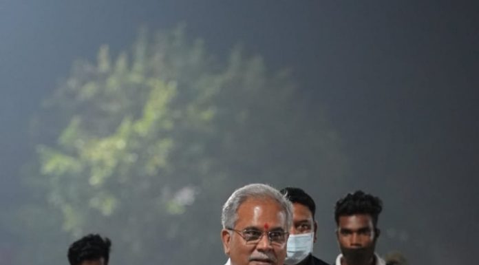 मुख्यमंत्री ने लालबाग मैदान में हाई मास्ट लाइट का लोकार्पण