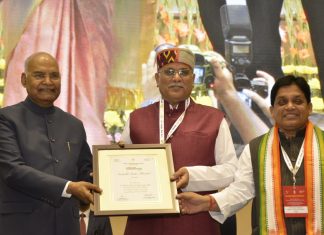 छत्तीसगढ़ को मिला देश का सबसे स्वच्छतम राज्य का अवॉर्ड : राष्ट्रपति के हाथों मुख्यमंत्री श्री बघेल ने ग्रहण किया स्वच्छता अवार्ड