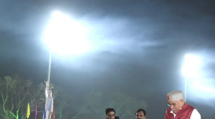 फुटबॉल ग्राउण्ड में दिखा मुख्यमंत्री का शानदार फुटवर्क