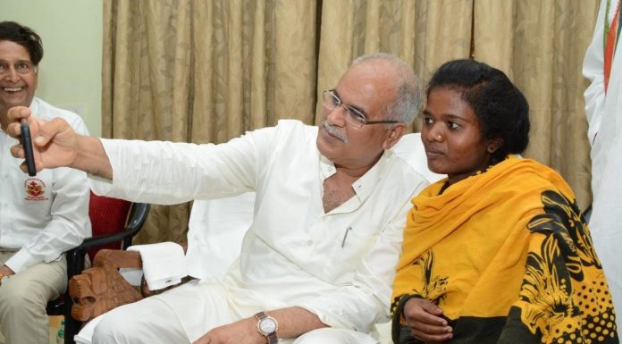 छोटे कद की बुलंद हौसले वाली सोमारी के जुनून को मुख्यमंत्री ने जमकर सराहा