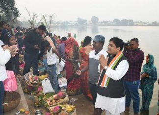 नगरीय प्रशासन मंत्री मंदिर हसौद में आस्था एवं भक्ति के महापर्व छठ पूजा में हुए शामिल