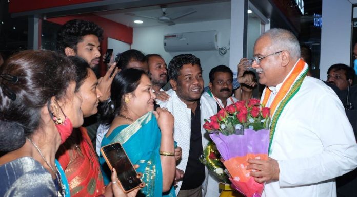 महात्मा फुले समता पुरस्कार’ मिलने पर मुख्यमंत्री बघेल का माता जिजाऊ ग्रुप की महिलाओं ने किया सम्मान