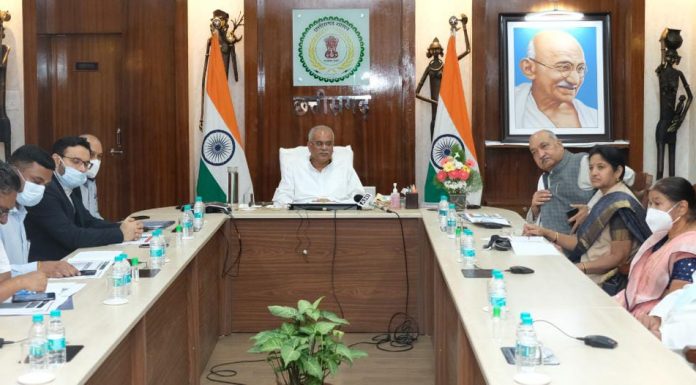 मुख्यमंत्री भूपेश बघेल ने गोधन न्याय योजना के तहत पशुपालक ग्रामीणों, गौठानों से जुड़े महिला समूहों और गौठान समितियों को 2 करोड़ 92 लाख रूपए की राशि ऑनलाइन जारी की