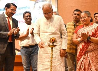 रायपुर : पक्षकारों के लिए मेहनत करते हैं अधिवक्ता : श्री बघेल
