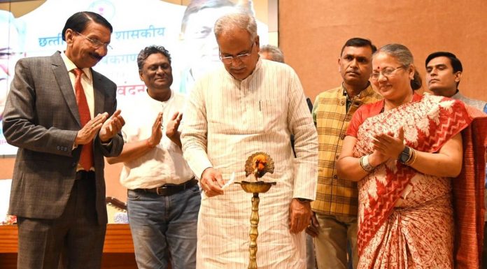 रायपुर : पक्षकारों के लिए मेहनत करते हैं अधिवक्ता : श्री बघेल