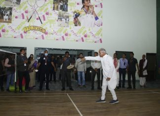 कुम्हारी में मेंस डबल बैडमिंटन का शानदार नजारा : मुख्यमंत्री ने दिखाए बैडमिंटन के भी जौहर