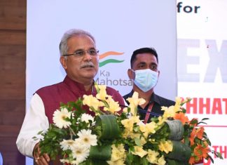 उद्योगपति दो कदम बढ़ायेंगे तो छत्तीसगढ़ भी उन्हें आगे बढ़कर सुविधाएं मुहैया कराएगा : भूपेश बघेल