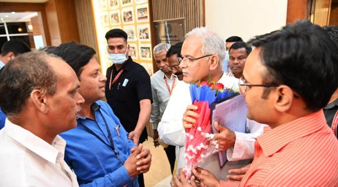 मीडिया प्रतिनिधियों और प्रेस क्लब ने अधिमान्यता नवीनीकरण की अवधि एक वर्ष से बढ़ाकर दो वर्ष करने पर मुख्यमंत्री भूपेश बघेल के प्रति आभार व्यक्त किया