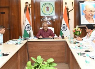 मुख्यमंत्री भूपेश बघेल ने सरकारी अस्पतालों में जेनेरिक दवाईयों की बजाय ब्रांडेड दवाई लिखने पर जताई कड़ी नाराजगी