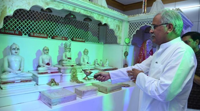विश्व शांति और समाज में आपसी सद्भावना के लिए भगवान महावीर के बताए हुए मार्गों पर चलना जरूरी: मुख्यमंत्री