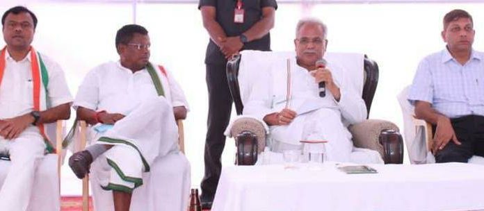 आदिवासियों को जल, जंगल, जमीन का अधिकार दिलाने राज्य सरकार निरंतर प्रयासरत : भूपेश बघेल