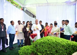 मुख्यमंत्री ने तुंहर योजना तुंहर दुआर बुकलेट व बालोद जिले की डायरेक्टरी का किया विमोचन