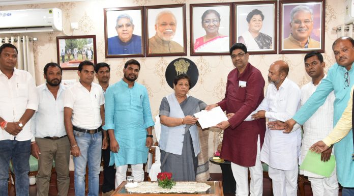 राज्यपाल सुश्री अनुसुईया उइके को जैजपुर को नवीन उपखण्ड बनाने के संबंध में ज्ञापन सौंपा गया