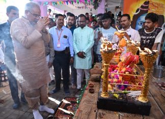 मुख्यमंत्री भूपेश बघेल ने गौरा-गौरी की पूजा अर्चना कर प्रदेशवासियों की सुख समृद्धि की कामना की