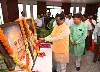 संस्कृति मंत्री अमरजीत भगत ने पूर्व प्रधानमंत्री श्रीमती इंदिरा गांधी और सरदार वल्लभभाई पटेल के व्यक्तित्व, कृतित्व पर आयोजित प्रदर्शनी का किया उद्घाटन