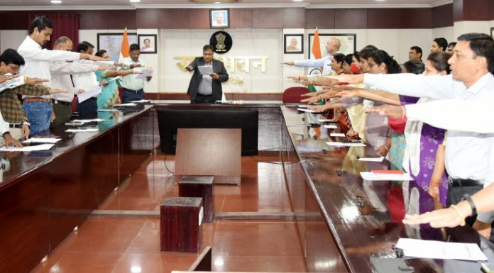 राजभवन सचिवालय में राष्ट्रीय एकता दिवस एवं ‘भ्रष्टाचार मुक्त भारत-विकसित भारत’ की ली गई शपथ