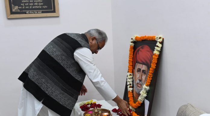 मुख्यमंत्री ने महात्मा ज्योतिबा फुले की पुण्यतिथि पर उन्हें किया नमन