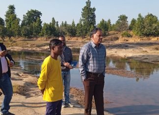 कलेक्टर ने समूह जल प्रदाय योजनाओं की प्रगति का मुआयना किया