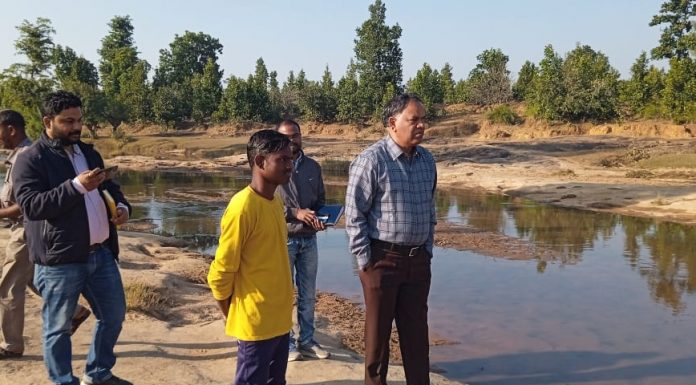 कलेक्टर ने समूह जल प्रदाय योजनाओं की प्रगति का मुआयना किया